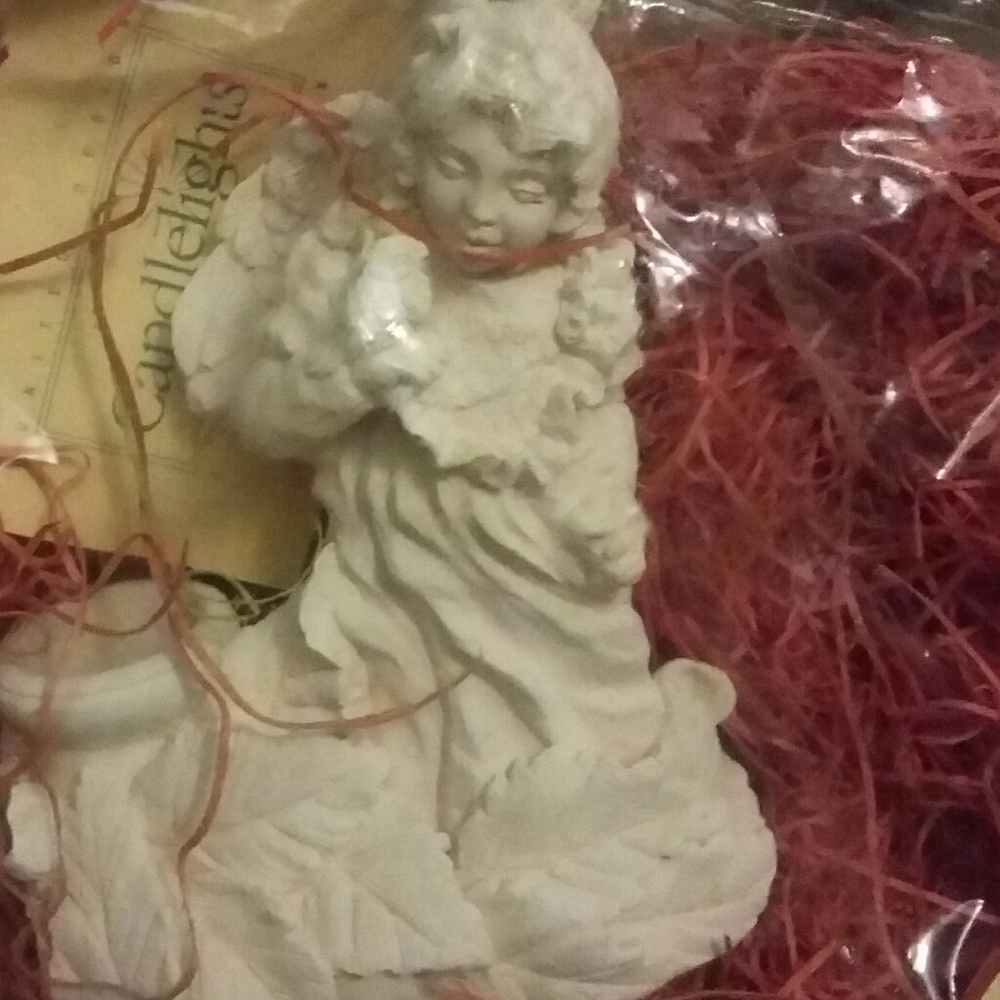 Candle lights scented gift Basket  figuring